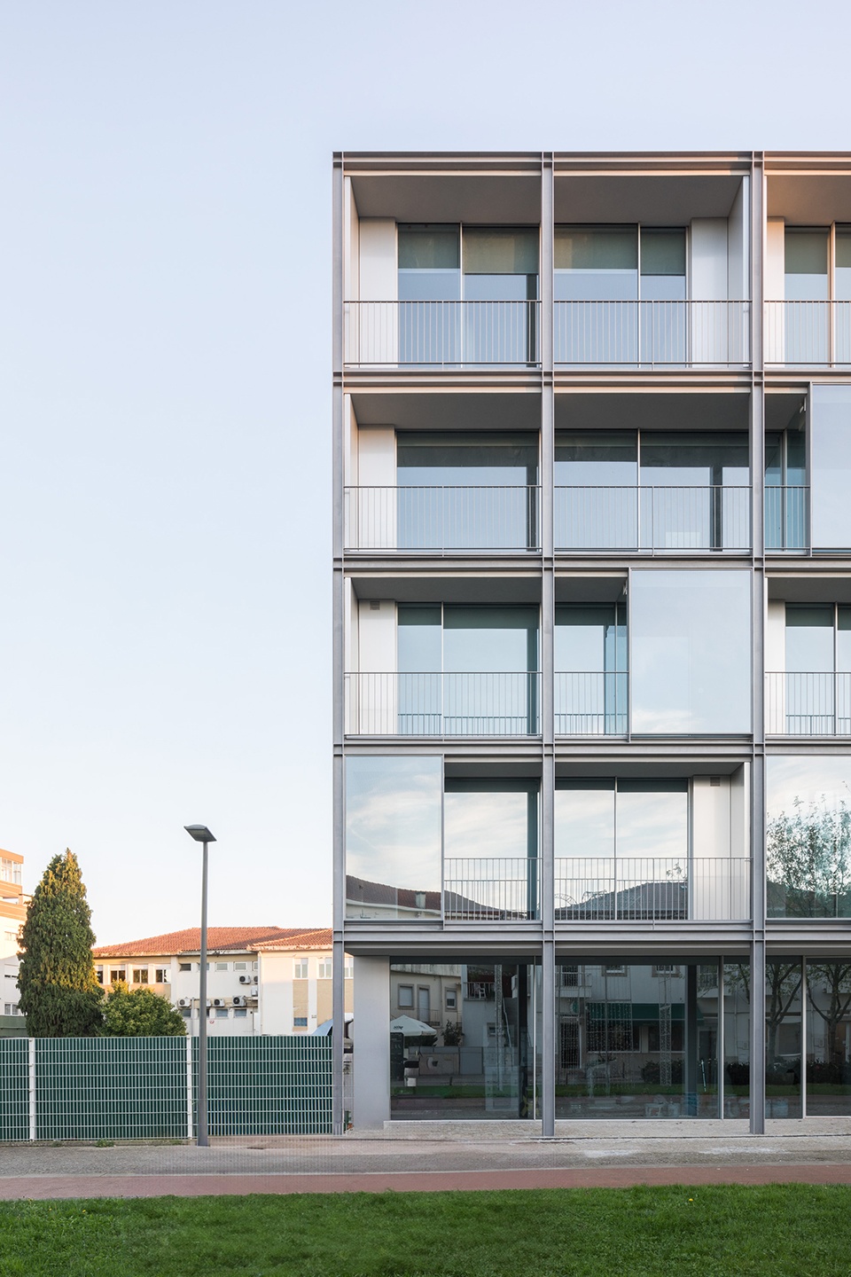 HS BUILDING by NOARQ