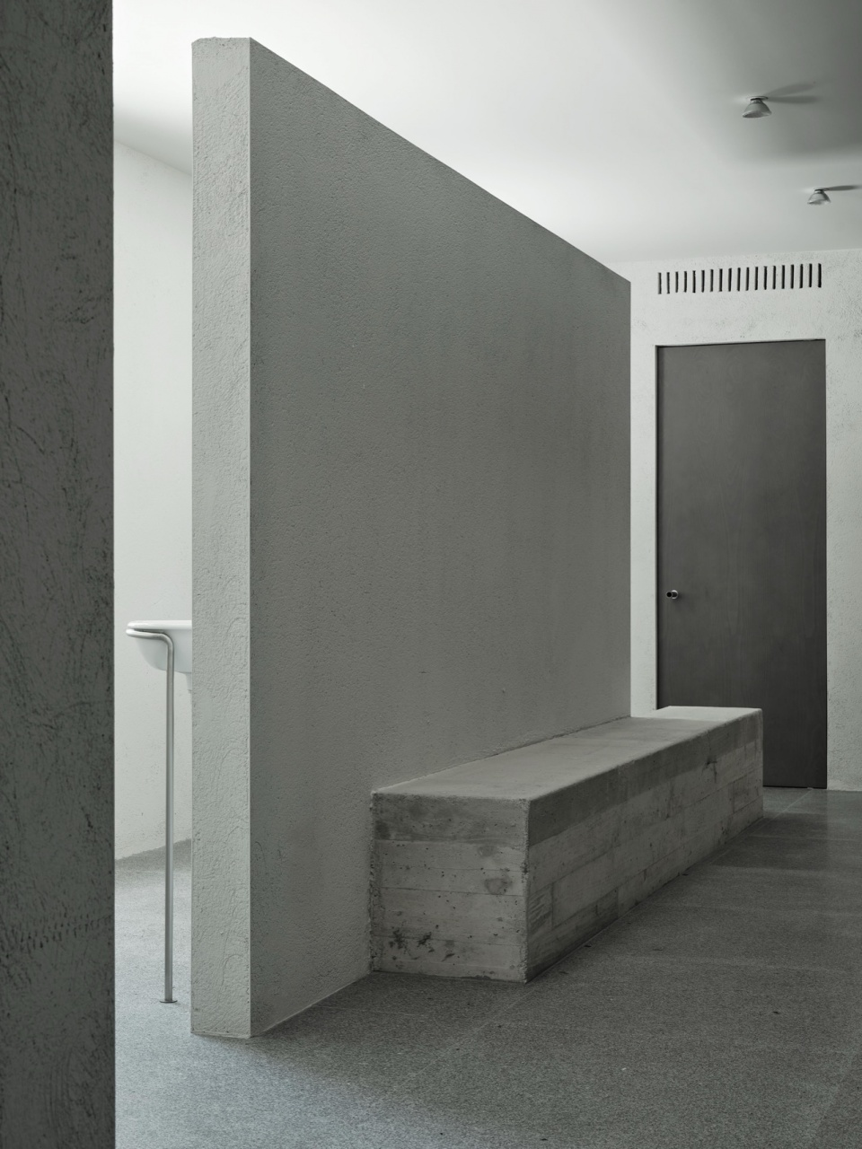 industrial changing rooms by ortega diago