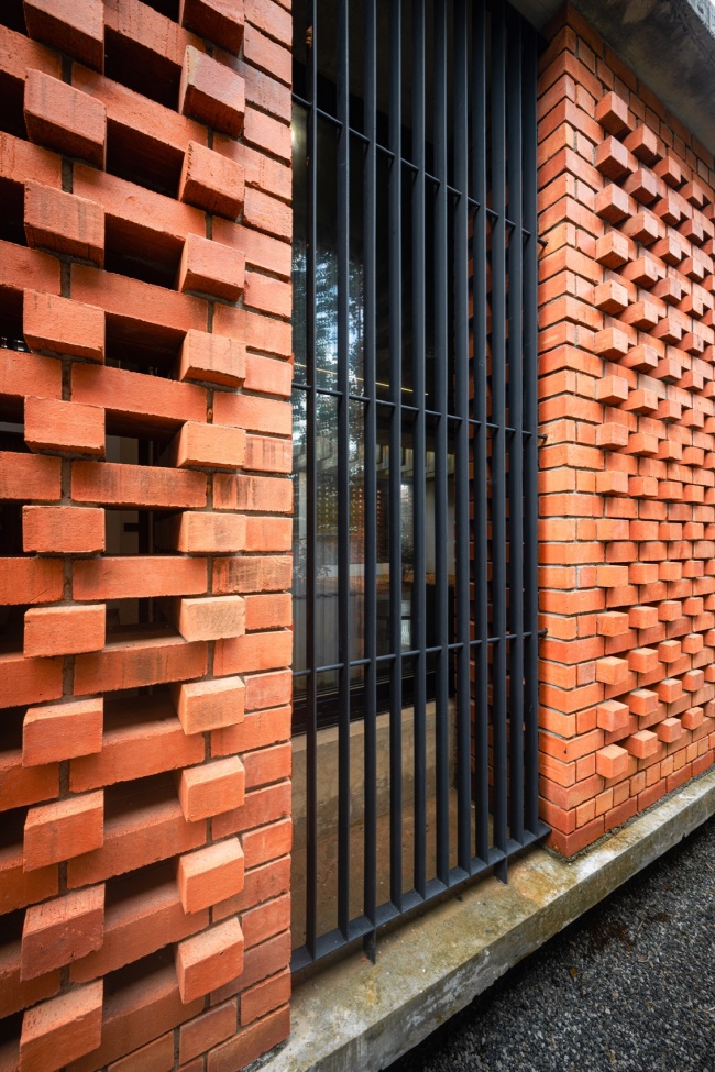 the house veiled in brick by lijo reny architects