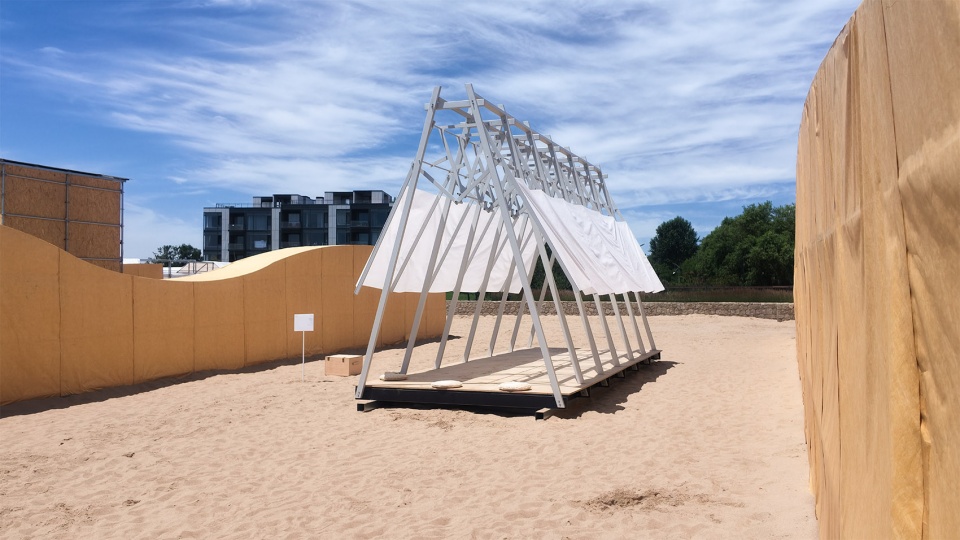 island creature installation by beats architects