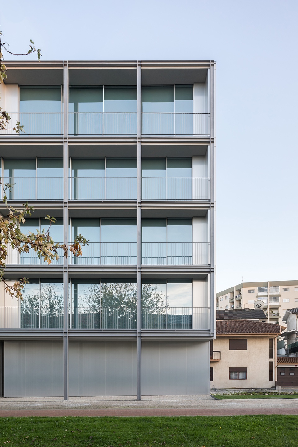HS BUILDING by NOARQ