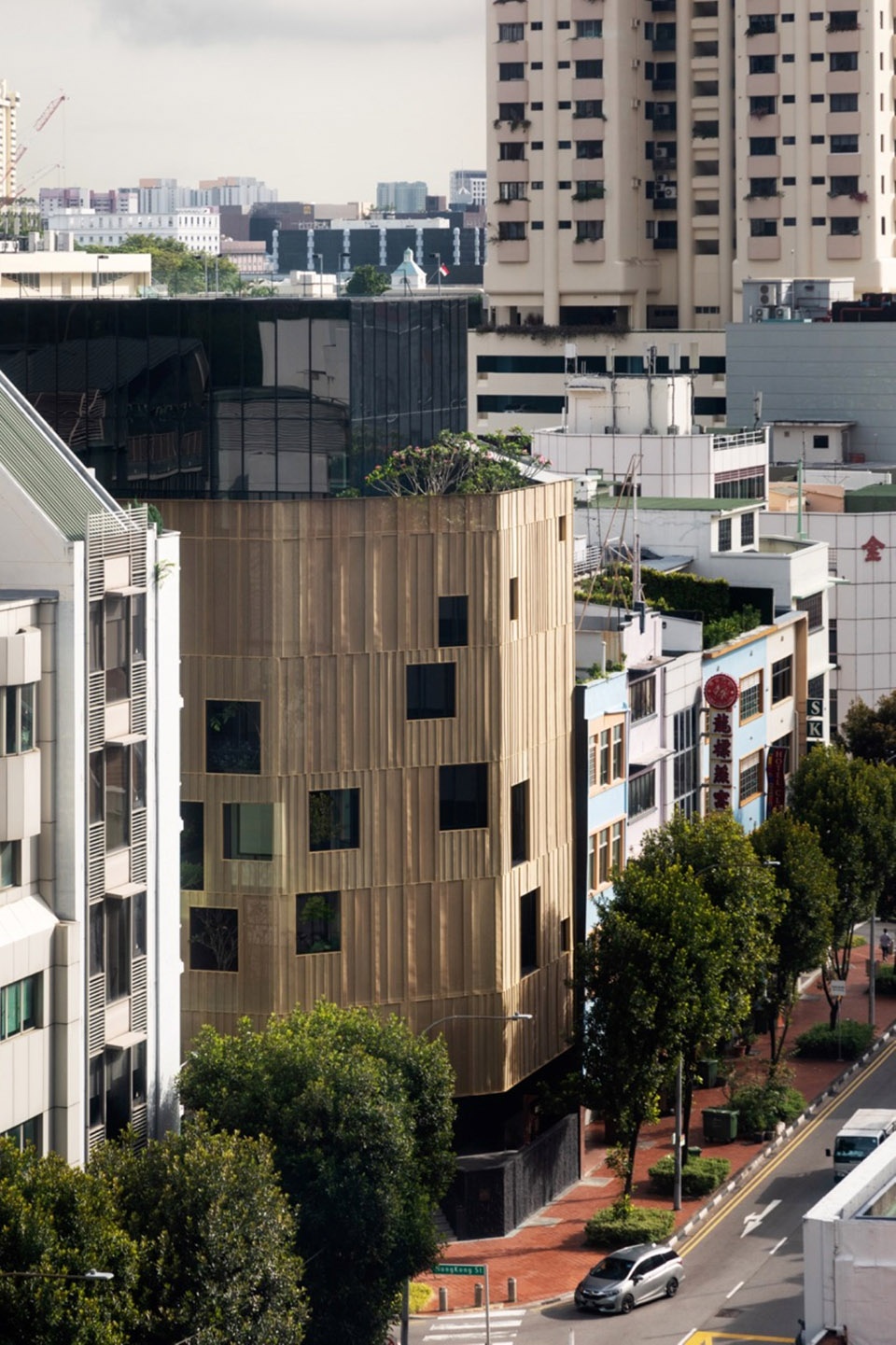 garden curtain wall by formwerkz architects