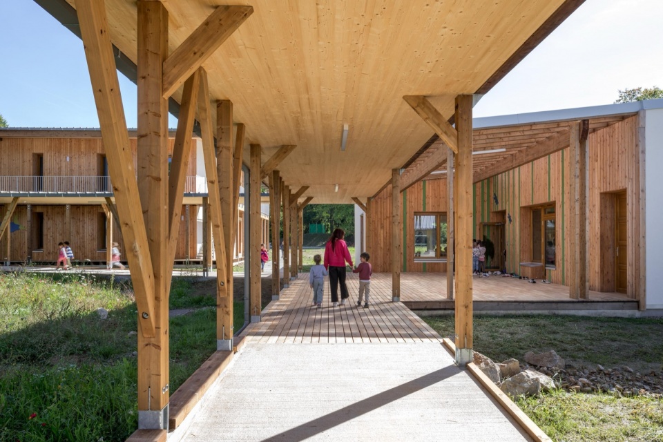 leisure centre with dormitory by atelier quatre r2k architectes