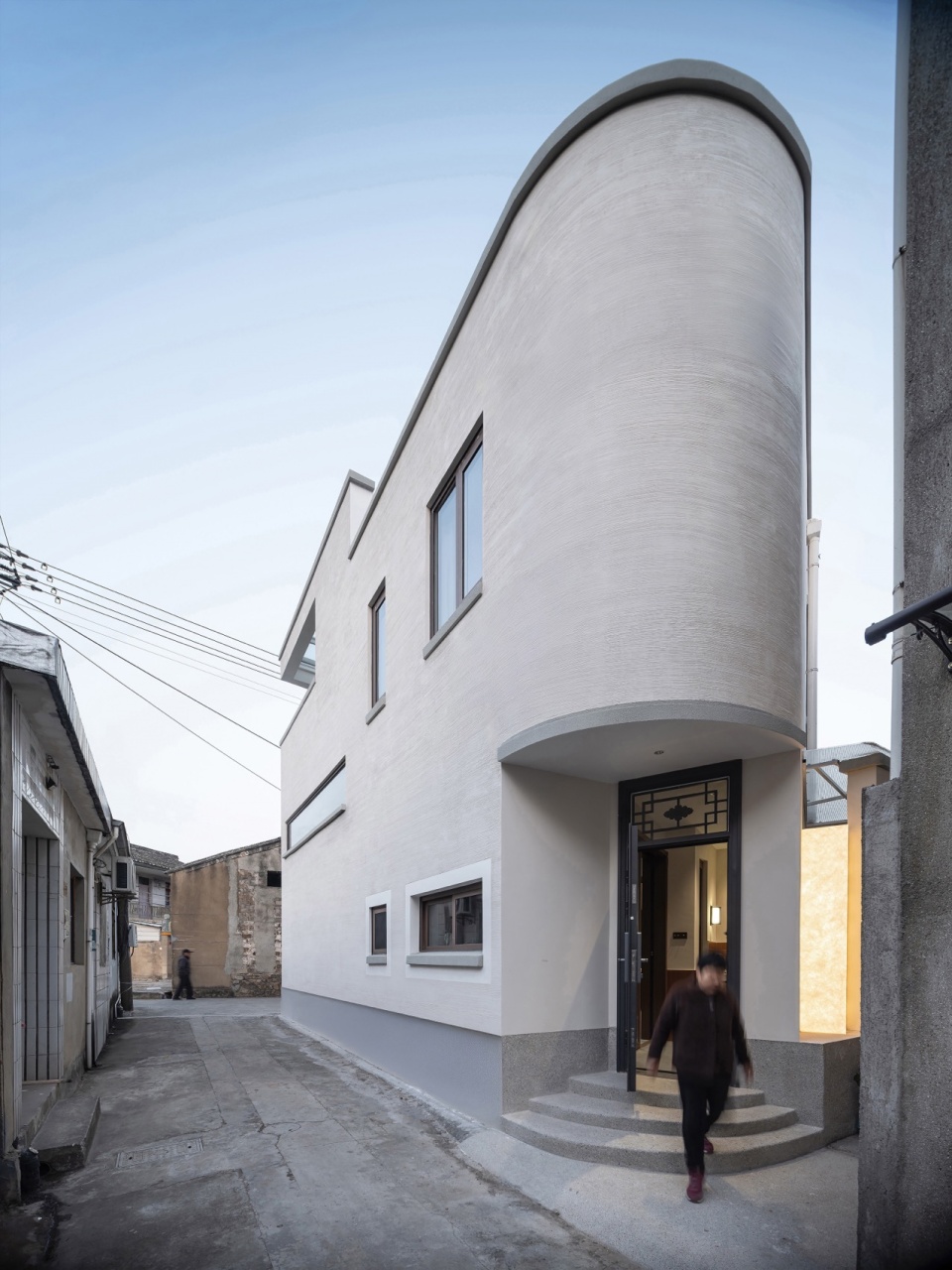 rural triangular house by urbanfabric design