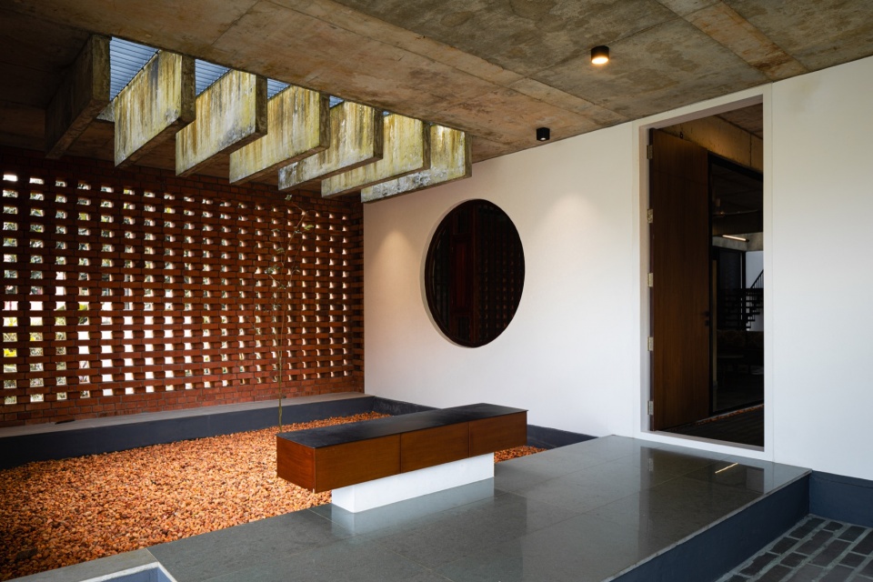 the house veiled in brick by lijo reny architects