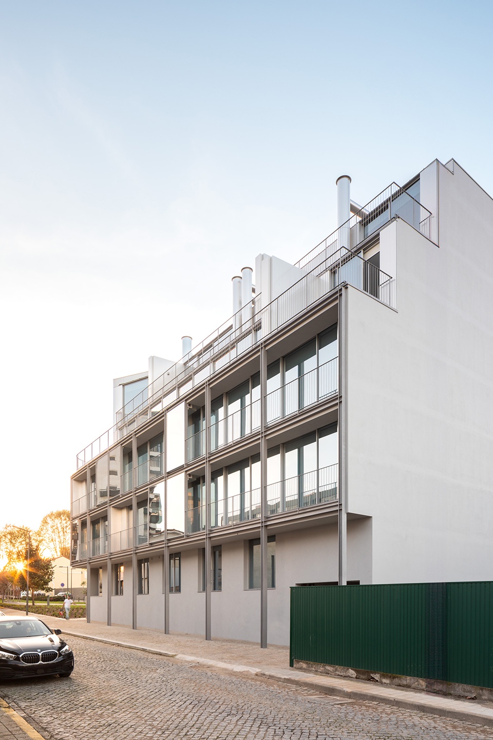 HS BUILDING by NOARQ