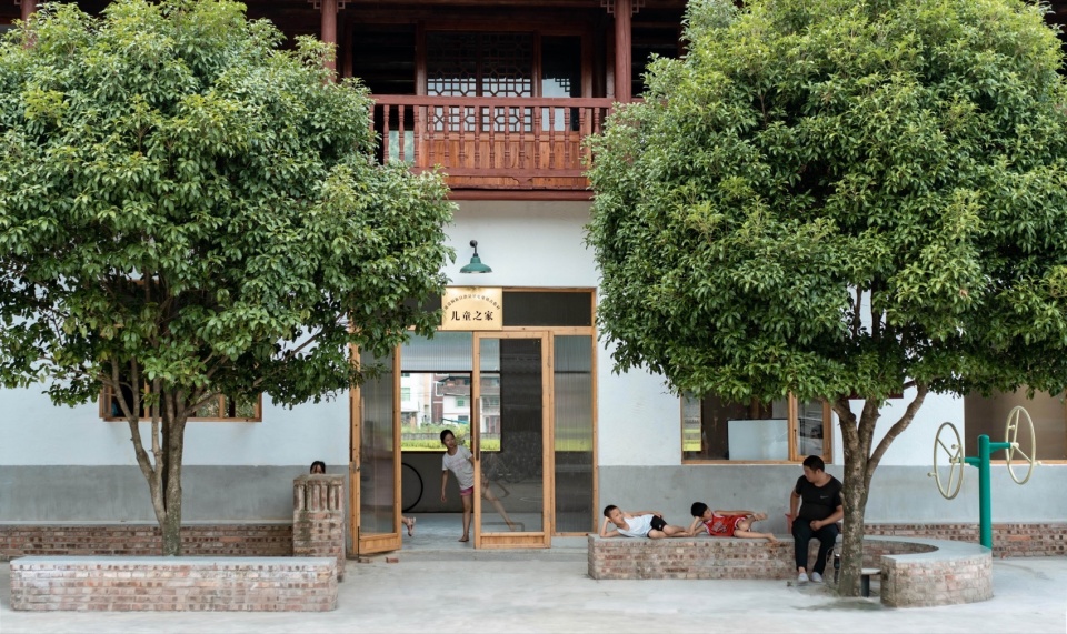 Spring Bud Bookhouse by ZHUO Architects