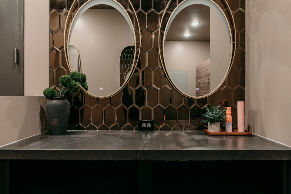 setthetone project by dezirae bruni interiors