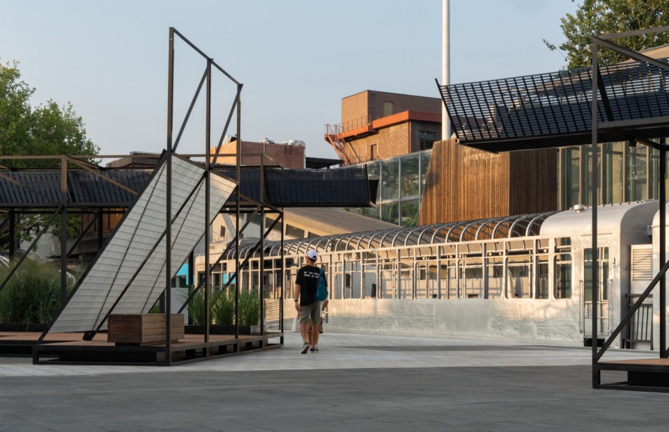the 798·751 train street renovation by studio nor