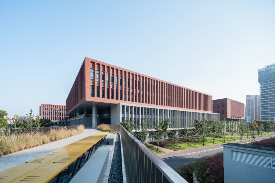 the academic building for network center computer science big data and microelectronics