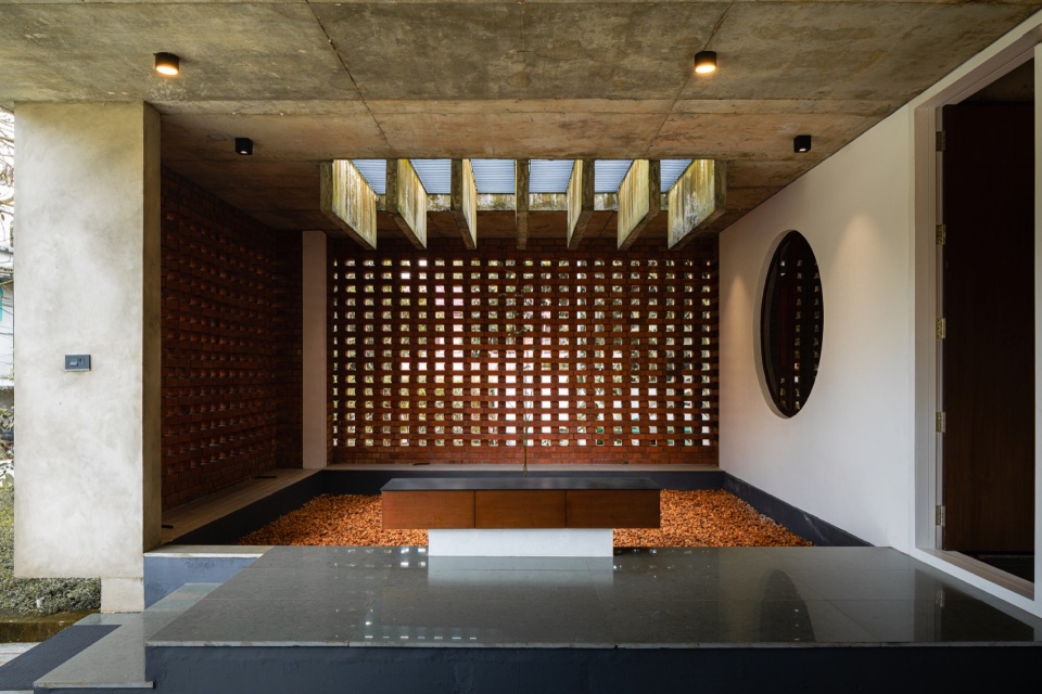 the house veiled in brick by lijo reny architects