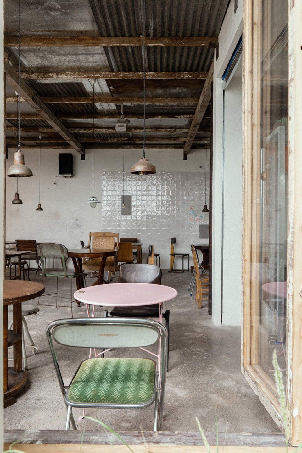 wujiaojia pub by DEVOLUTION