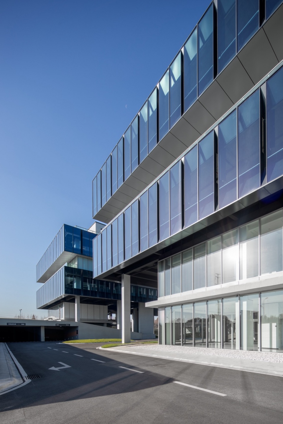 Beici Center A Headquarters Suspended Above the Park