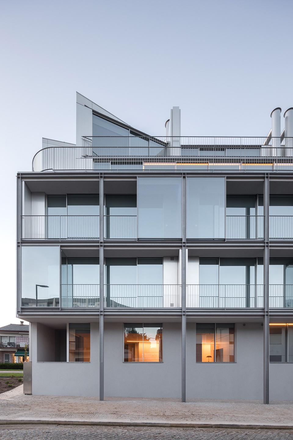 HS BUILDING by NOARQ