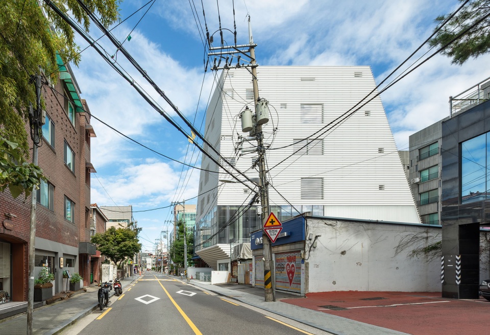 Hajeong Artplex by NOTNOT Architects