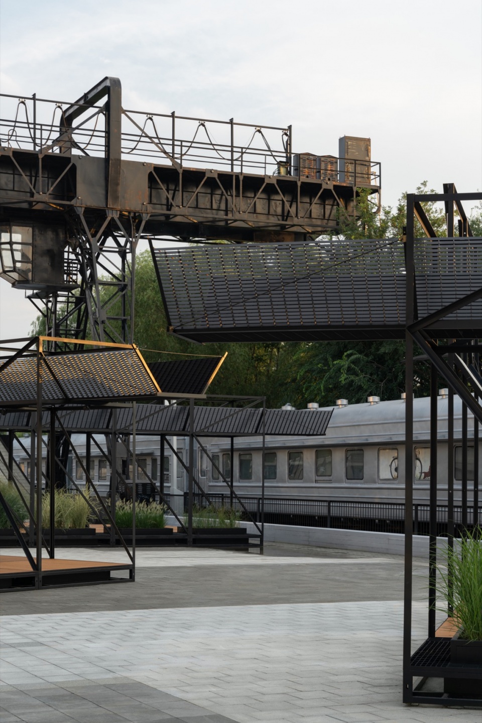 the 798·751 train street renovation by studio nor