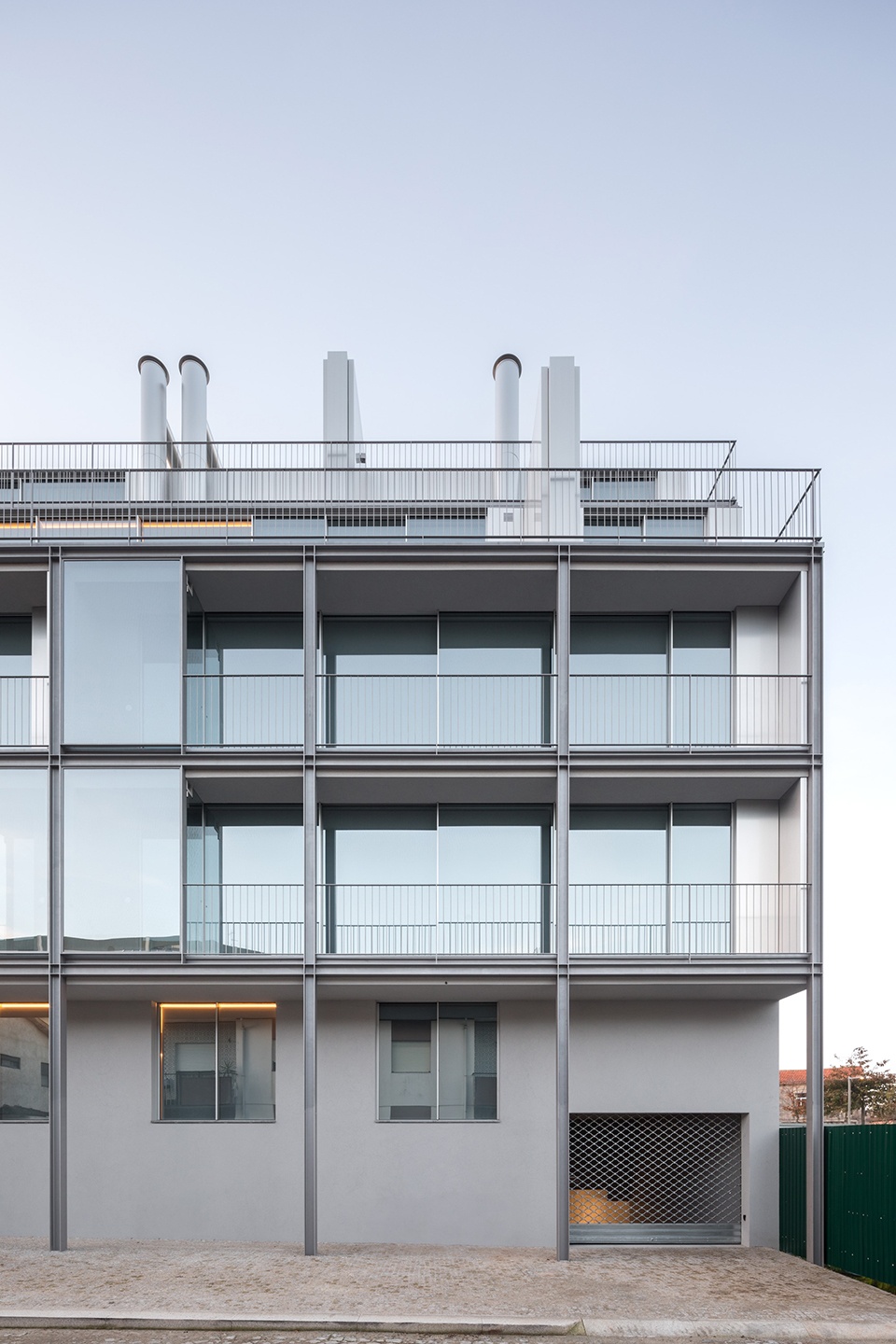 HS BUILDING by NOARQ