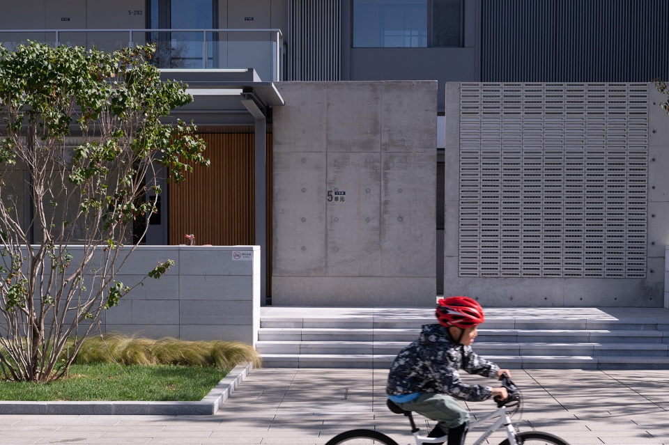 aranya sea mirror garden by zscape