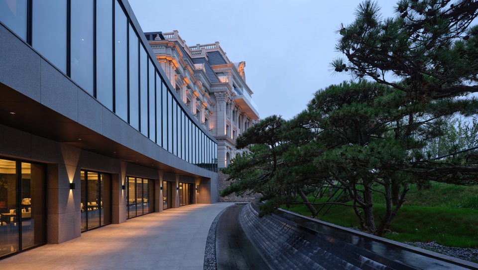 qingdao tides rise hotel by leeko architects
