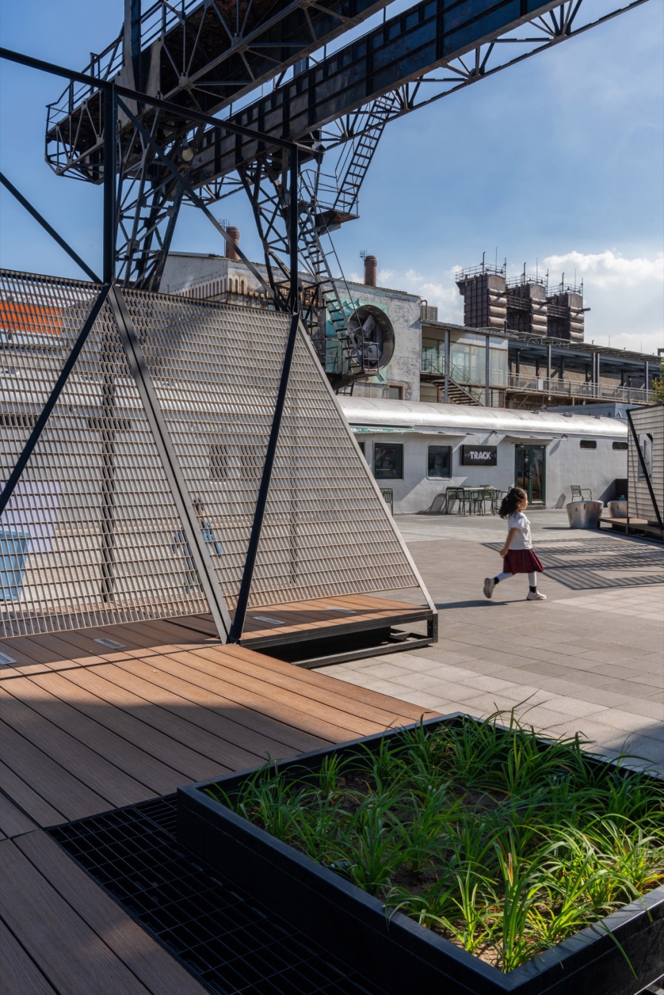 the 798·751 train street renovation by studio nor