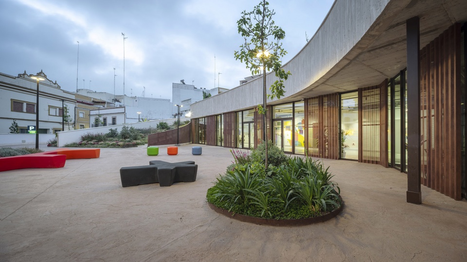 alcala de guadaira youth centre by felipe retuerto dunar arquitectos