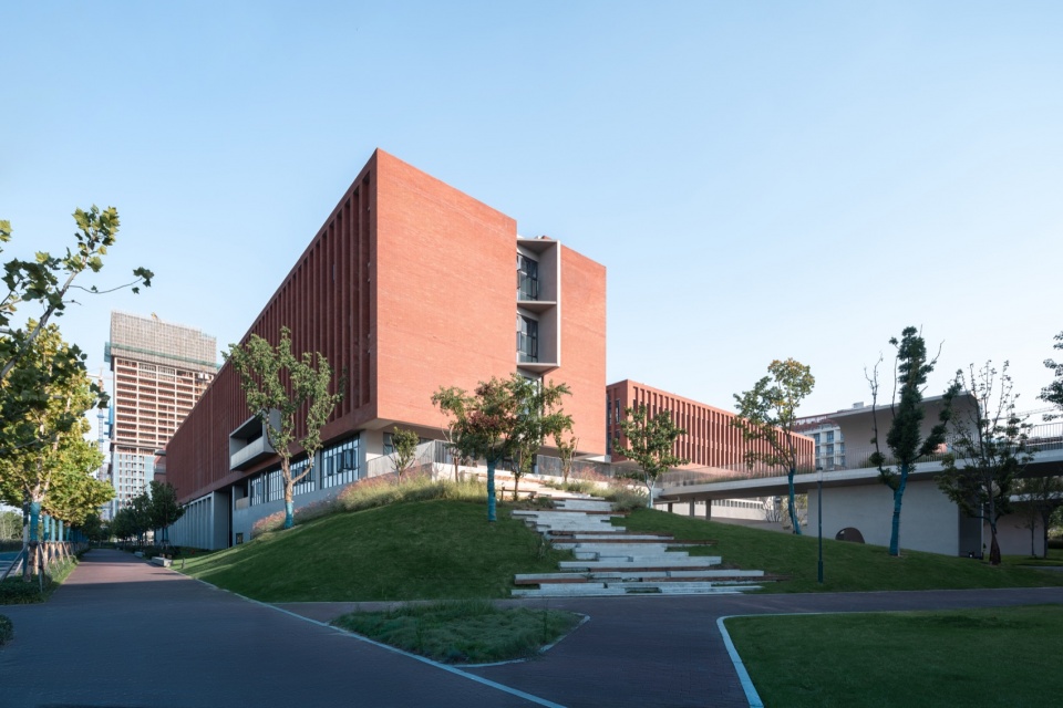 the academic building for network center computer science big data and microelectronics
