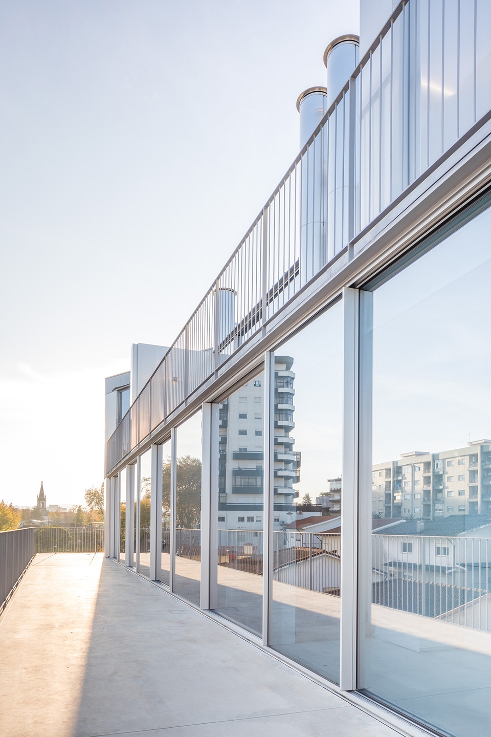 HS BUILDING by NOARQ