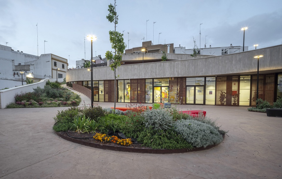 alcala de guadaira youth centre by felipe retuerto dunar arquitectos
