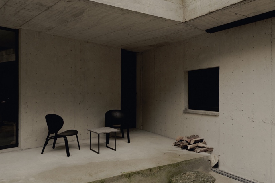 narrow house by studio lorenzo guzzini
