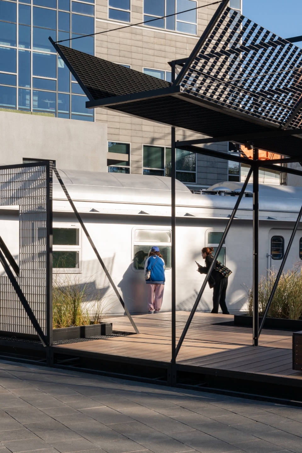 the 798·751 train street renovation by studio nor