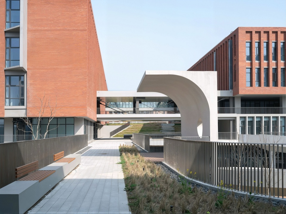 the academic building for network center computer science big data and microelectronics