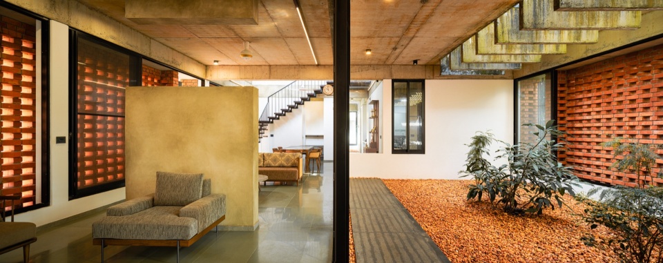 the house veiled in brick by lijo reny architects