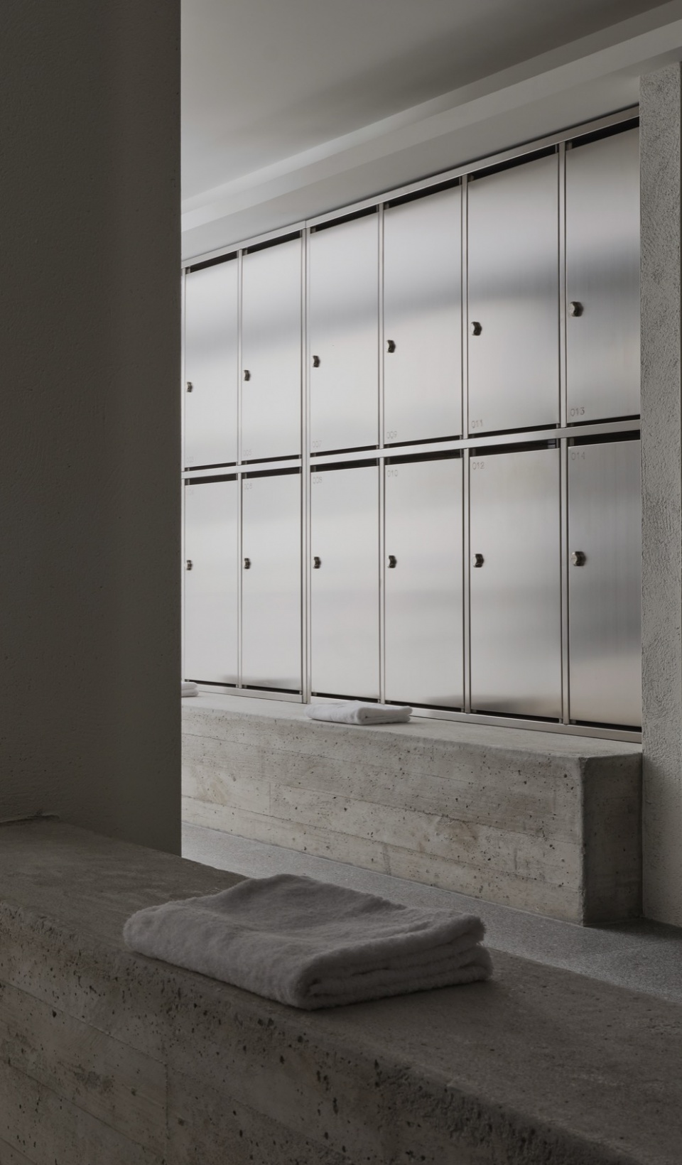 industrial changing rooms by ortega diago