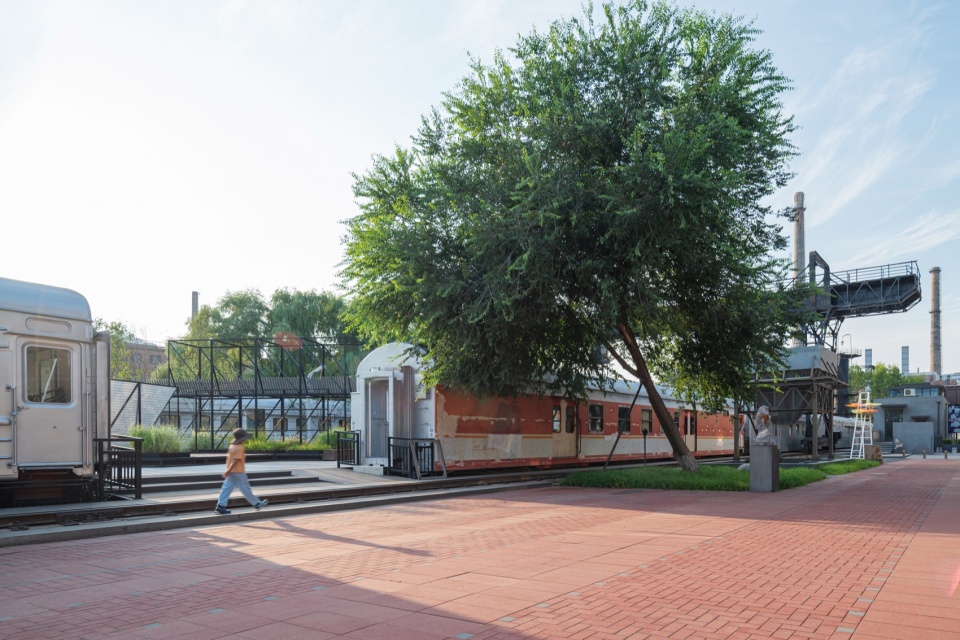 the 798·751 train street renovation by studio nor