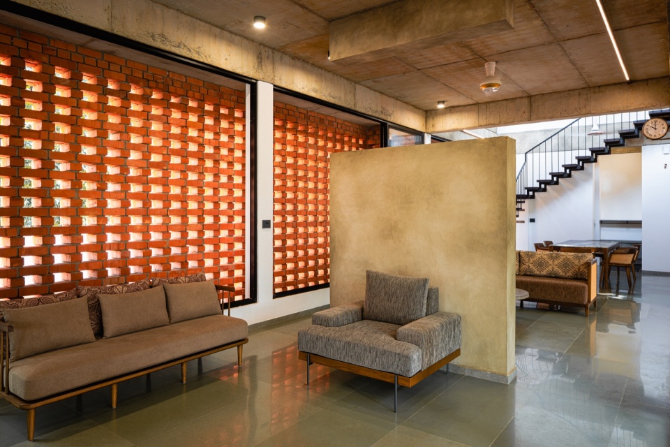 the house veiled in brick by lijo reny architects