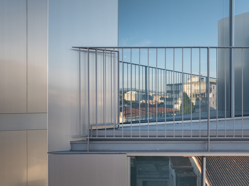 HS BUILDING by NOARQ