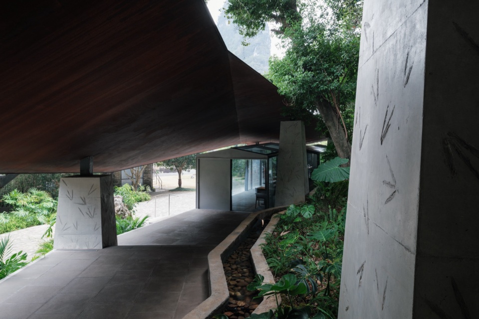 Stream Restaurant by Atelier Guo