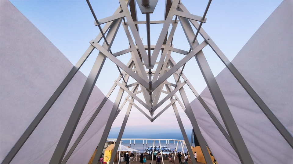 island creature installation by beats architects