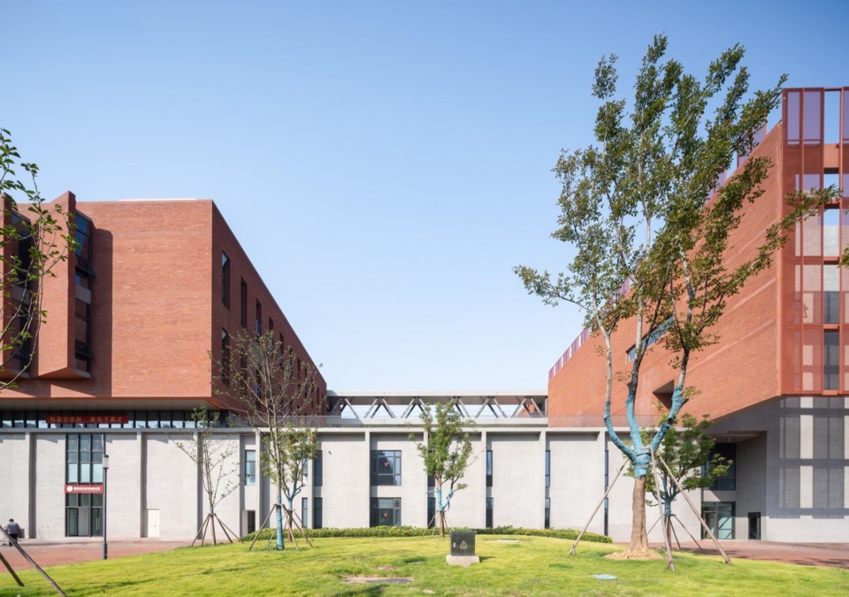 the academic building for network center computer science big data and microelectronics