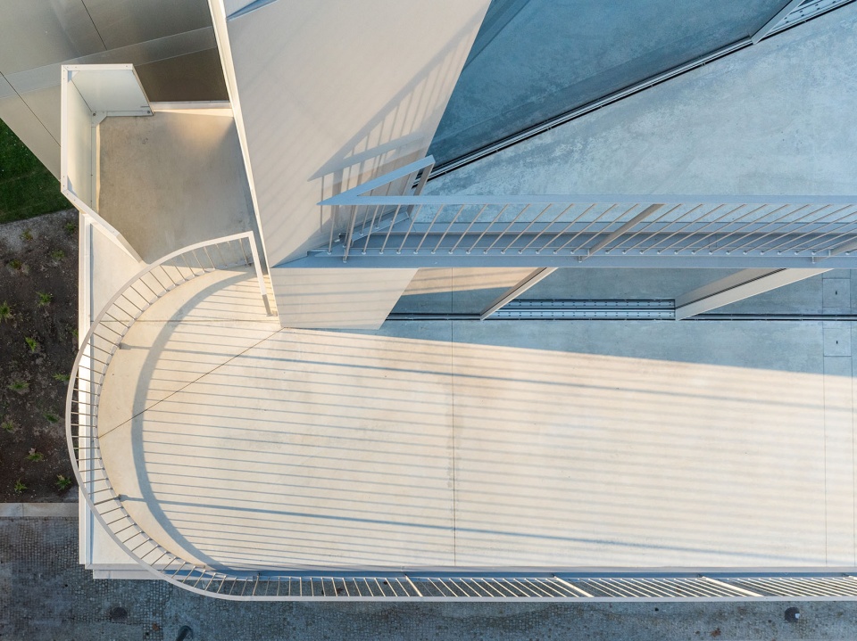 HS BUILDING by NOARQ