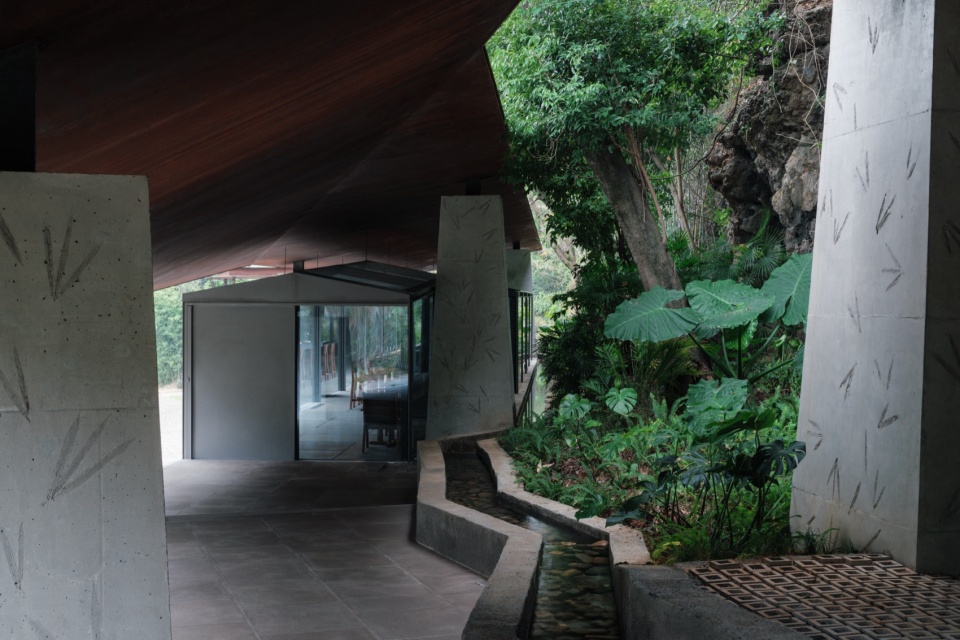 Stream Restaurant by Atelier Guo