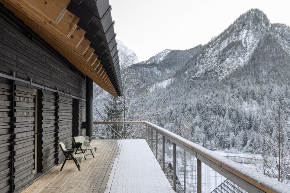 TWIN ALPINE HOUSES