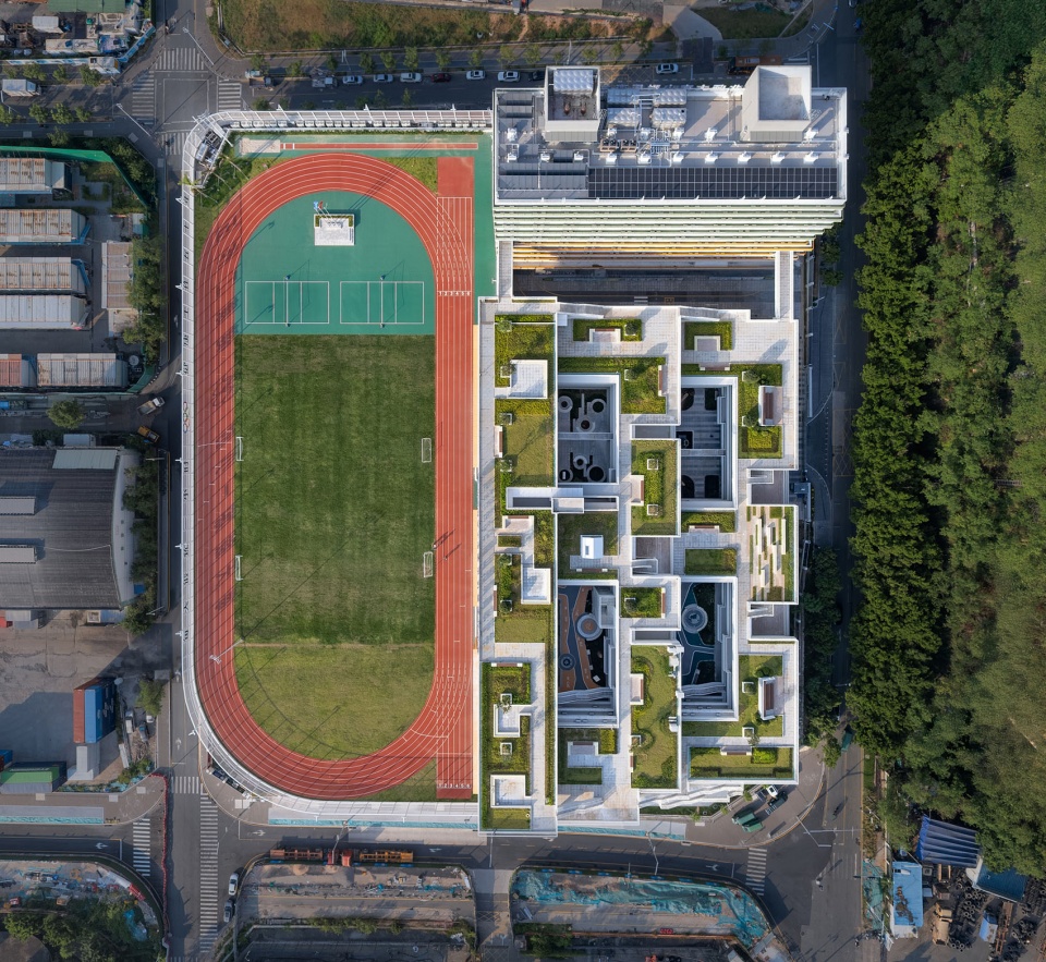 The Nanshan Affiliated School of Beijing Normal University High School Campus