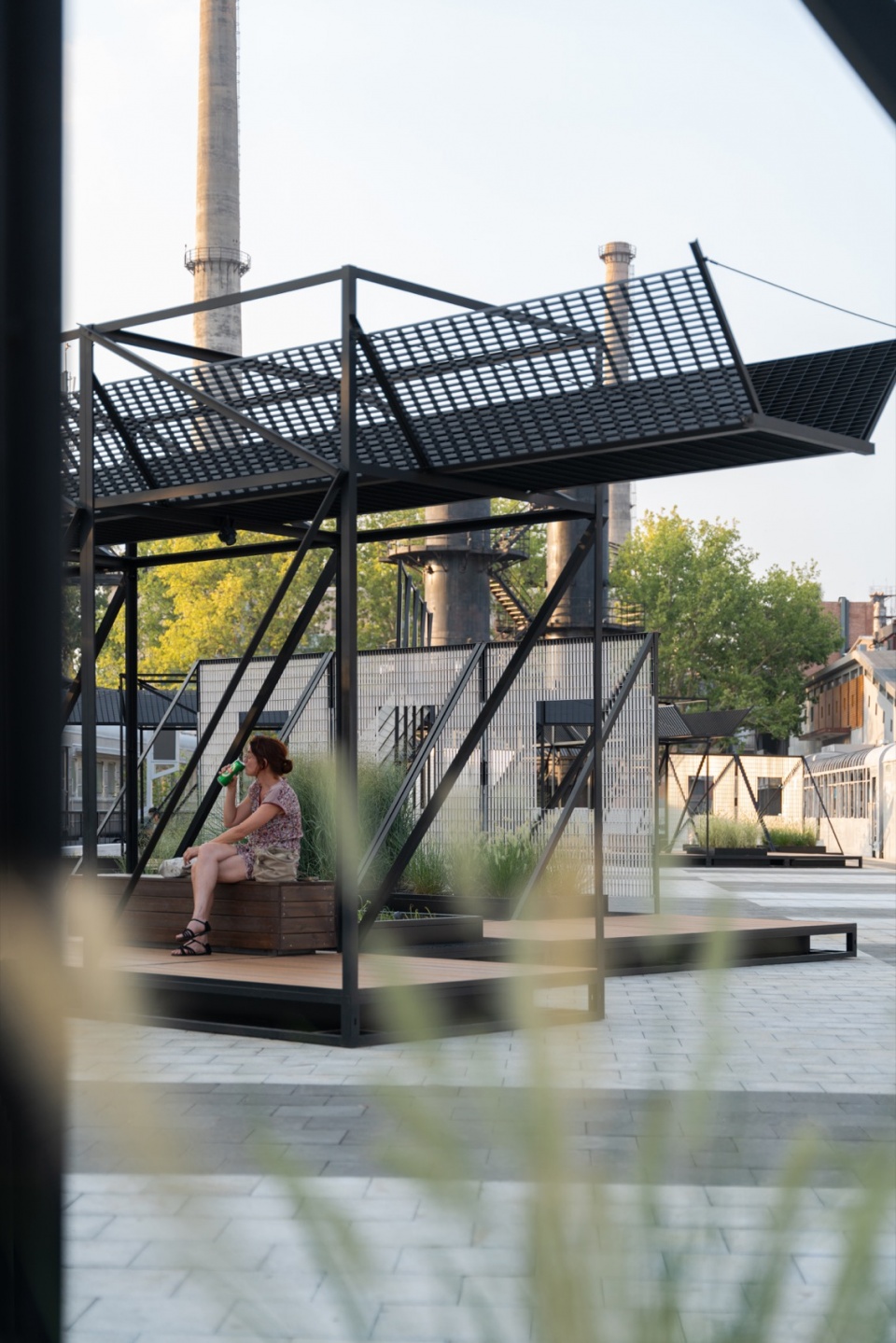 the 798·751 train street renovation by studio nor