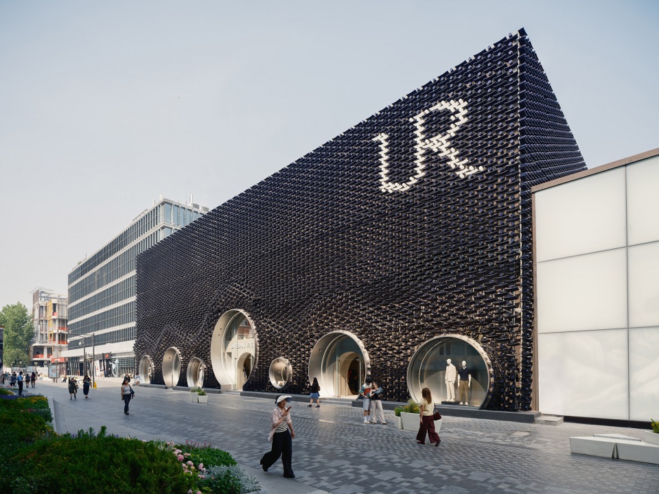 urban revivo flagship store in beijing by mvrdv