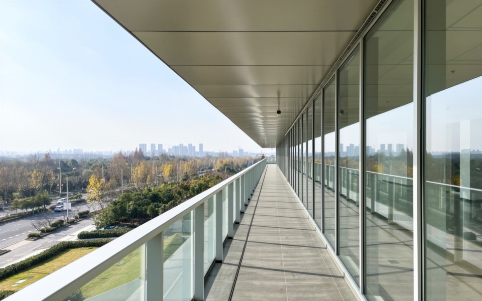 Beici Center A Headquarters Suspended Above the Park