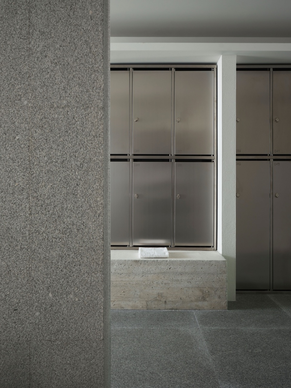 industrial changing rooms by ortega diago