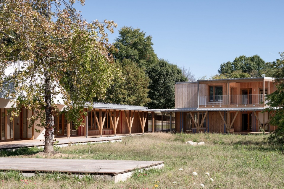leisure centre with dormitory by atelier quatre r2k architectes