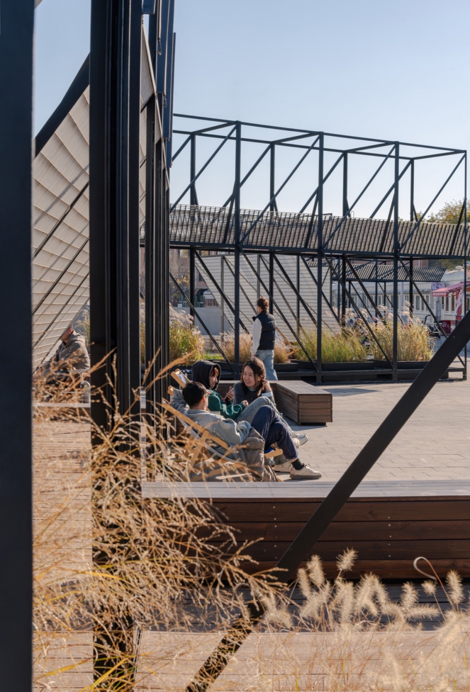 the 798·751 train street renovation by studio nor