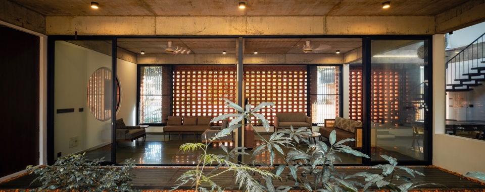 the house veiled in brick by lijo reny architects